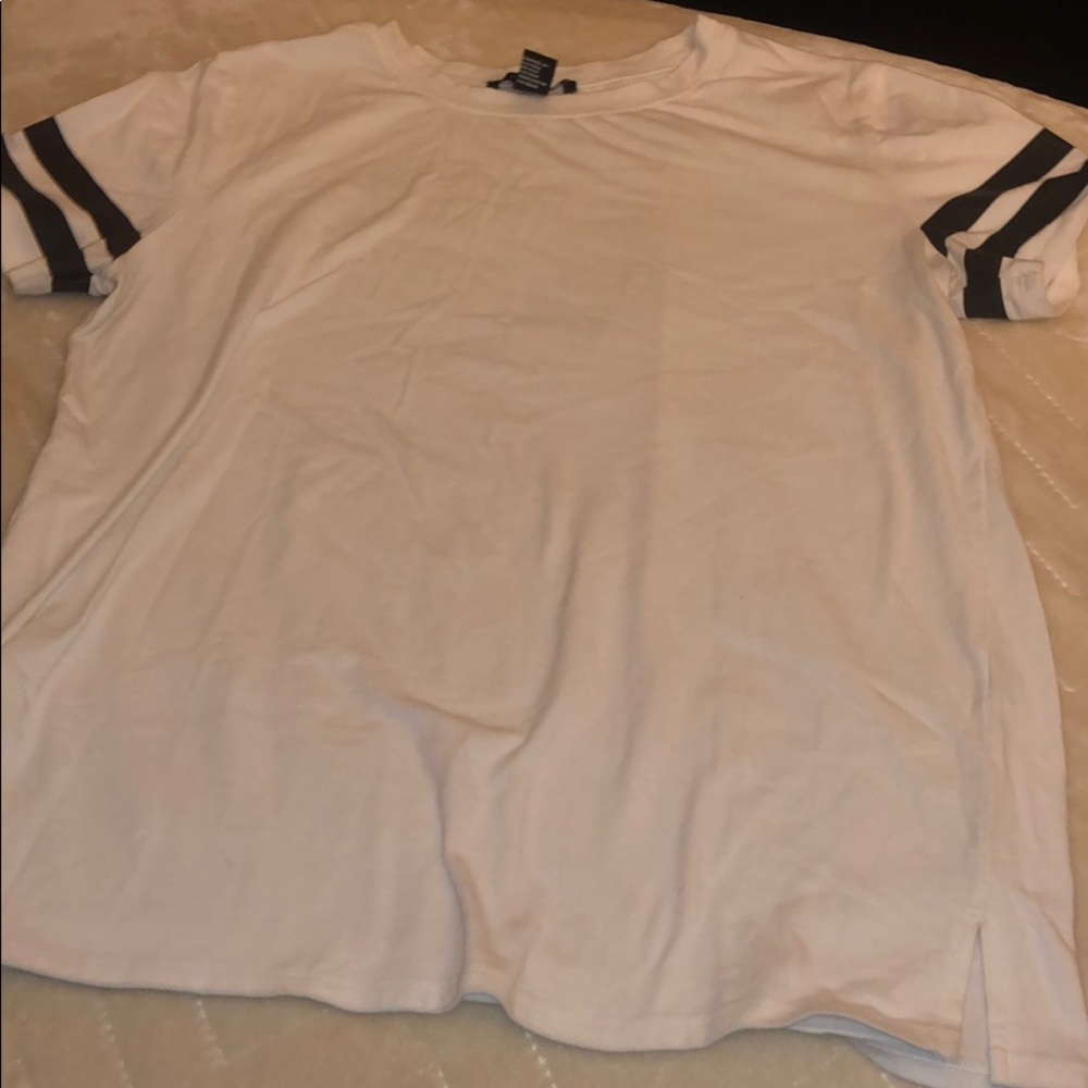 FOREVER 22 TEE